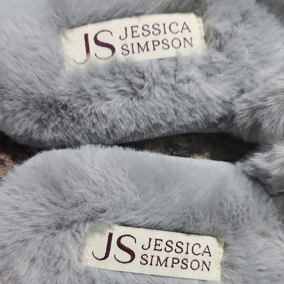 Jessica Simpson Silver and Gray Plush Slippers Size 6-7 - Picture 3 of 10